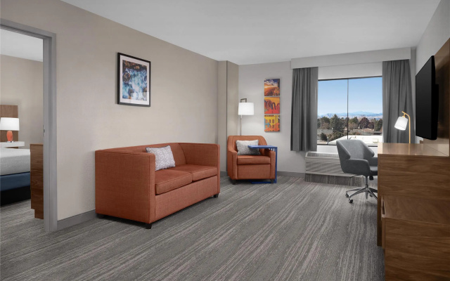 1 Bedroom Suite with mountain view