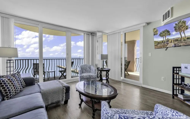 3 Bedrooms Standard Family room with balcony and with ocean view