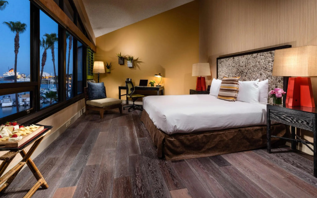 Standard Double room with water view