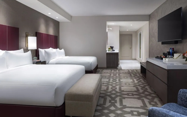 Superior Quadruple room with city view