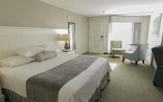 Standard room with partial ocean view