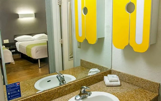 Sextuple Suite