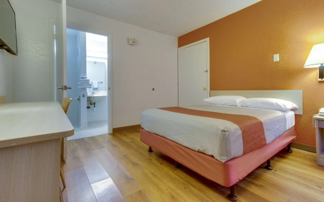 Ada/ri Shower Micfridge Double room