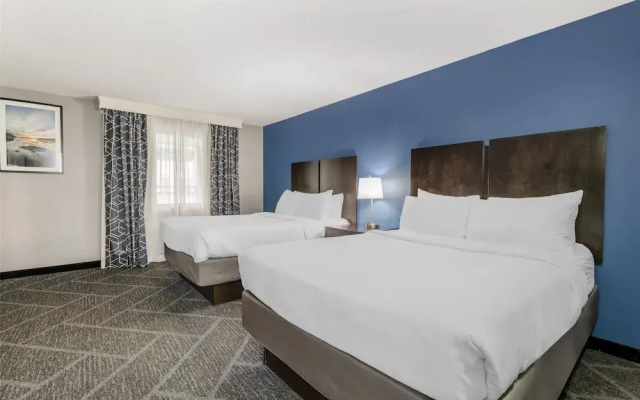 Executive Poolside Quadruple room