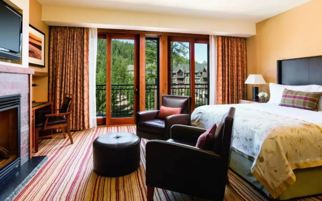Standard room with mountain view
