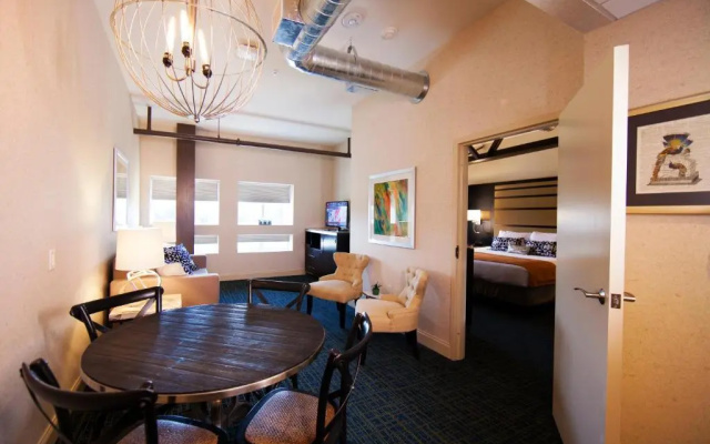 Deluxe Suite
