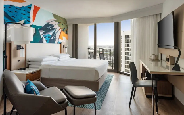 Double room with balcony and with city view