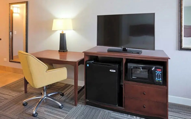 Standard Quadruple room with partial view