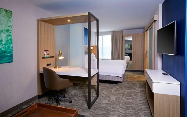 Suite with city view