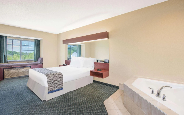 Deluxe Double Suite