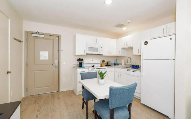1 Bedroom Suite