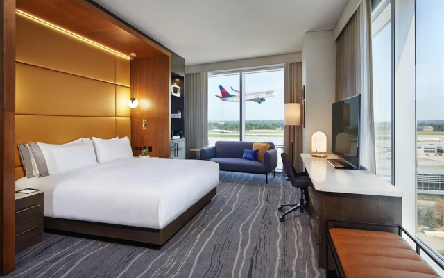Premium Double room Runway View