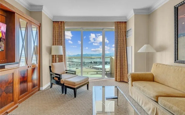 Executive Suite with balcony