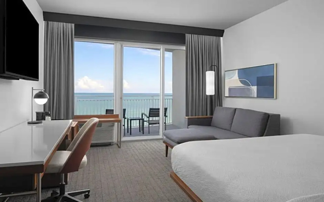 Standard room with balcony and oceanfront