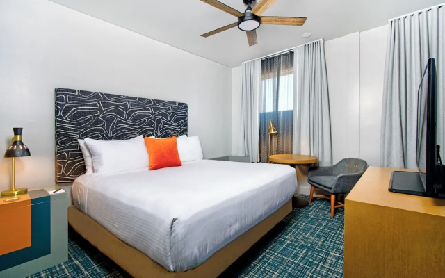 Courtyard room