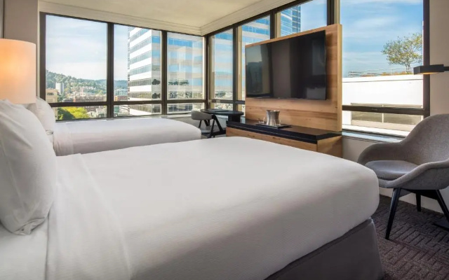 Corner Twin Guest room