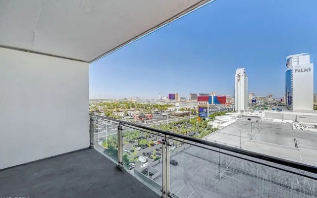Studio with balcony and with city view