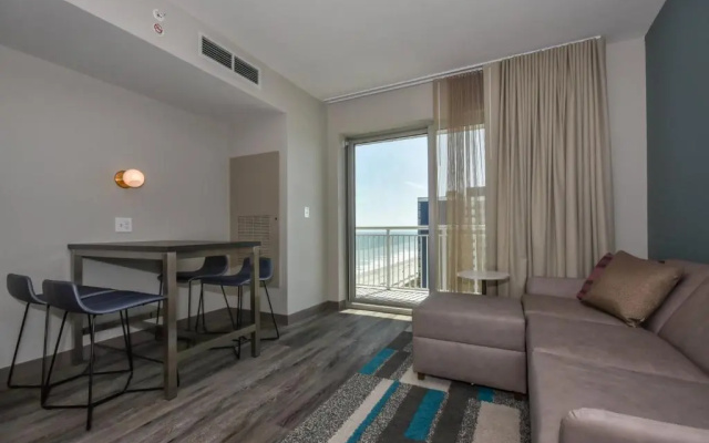 Studio with balcony and with partial ocean view