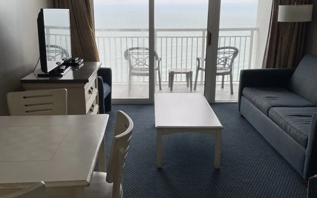 1 Bedroom Quadruple Suite with balcony and oceanfront