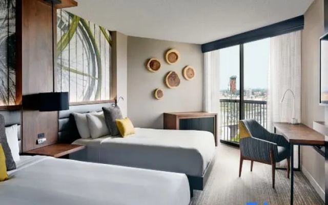 Standard Quadruple Club room with river view