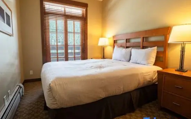 2 Bedrooms Standard Suite with mountain view
