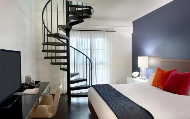 1 Bedroom Executive Double Bi-Level Loft with city view