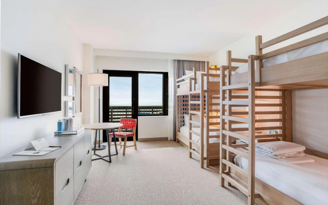 Standard room with balcony and with bay view