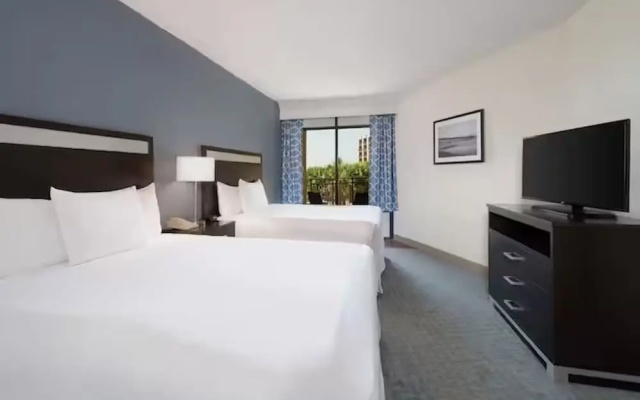 Quadruple room with balcony and with partial ocean view
