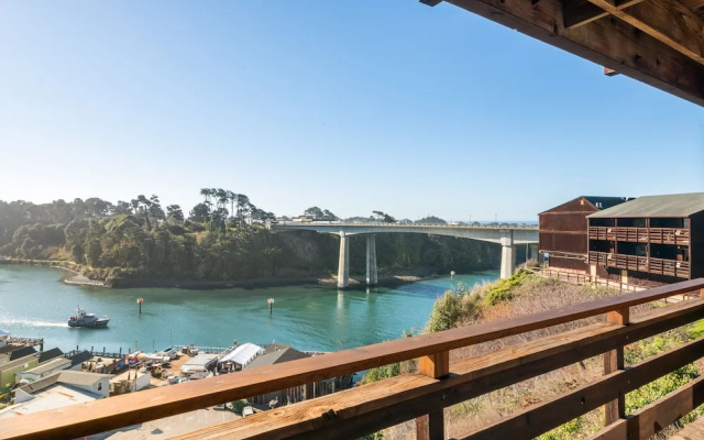 Standard Quadruple Basement room with balcony and with harbour view
