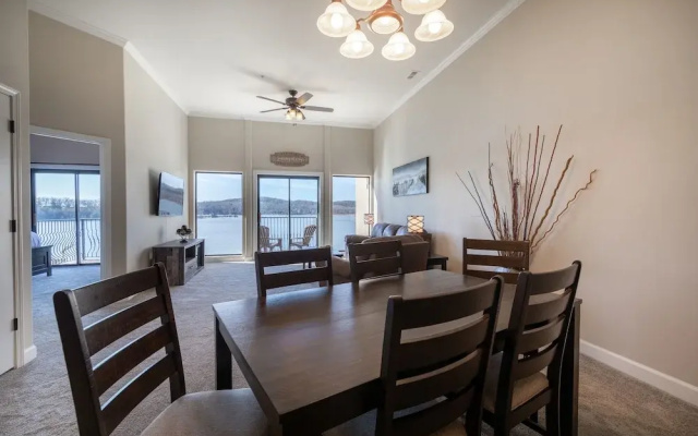 2 Bedrooms Deluxe room with balcony and with lake view