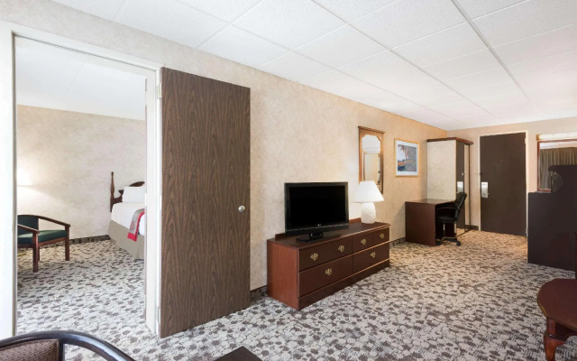 1 Bedroom Quadruple Suite