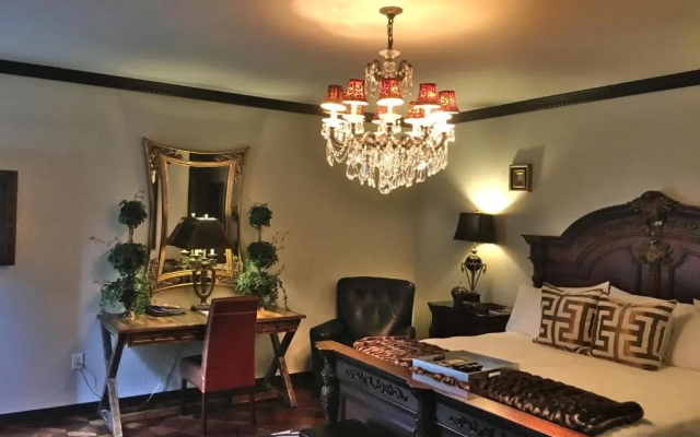 Deluxe Suite