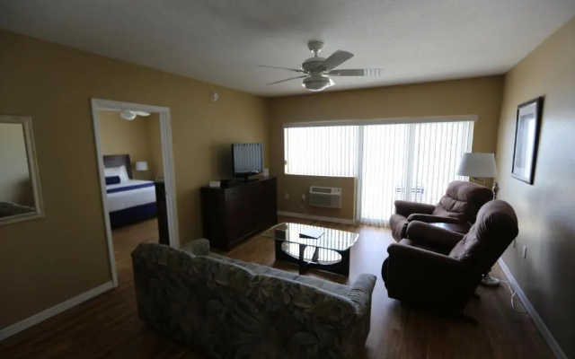 1 Bedroom Suite with balcony and with pool view