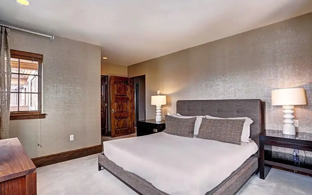 5 Bedrooms Chalet