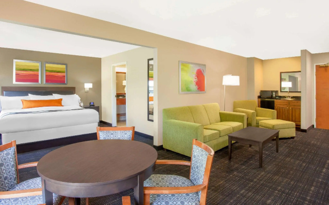 Deluxe Suite