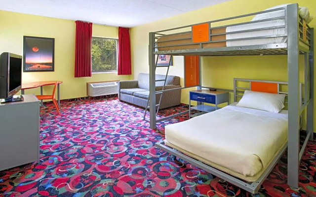 Sextuple Family Suite