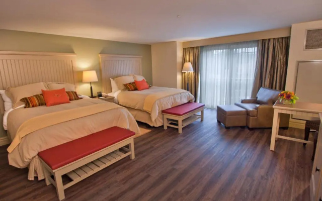 Standard Quadruple room with land view