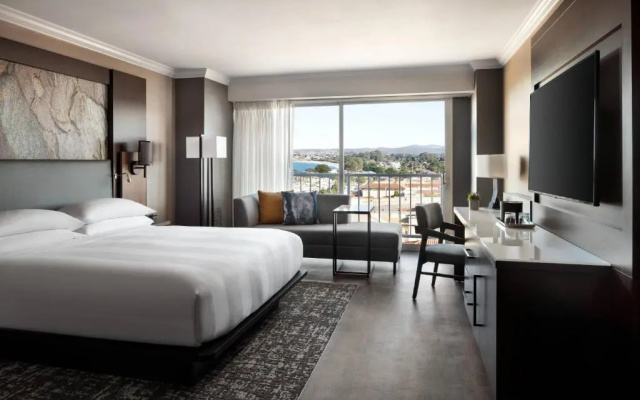 Standard room with partial view