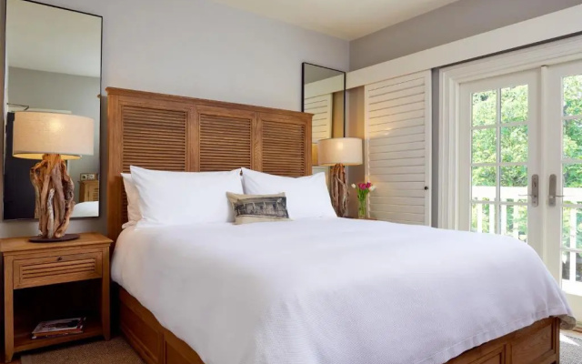 Standard room with courtyard view