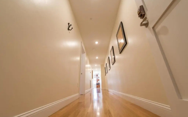 3 Bedrooms Apartment