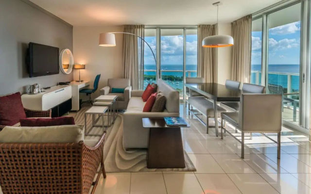 2 Bedrooms Suite with balcony and with bay view