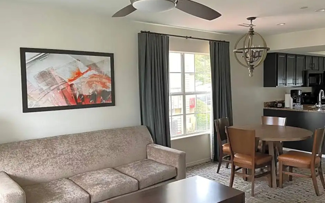 1 Bedroom Suite