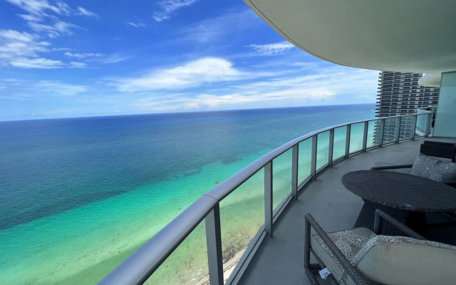 2 Bedrooms Apartment oceanfront
