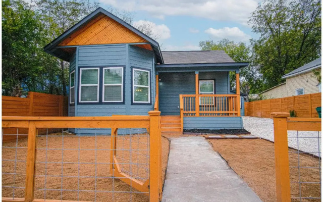 5 Bedrooms Cottage