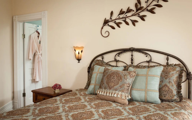 Standard room with mountain view