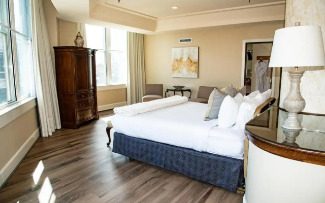 Grand Double Suite with city view