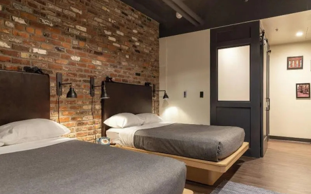 Standard Quadruple room with view