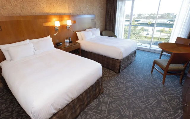 Deluxe Quadruple room with balcony and with city view