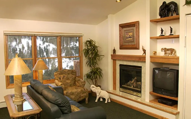 Suite with mountain view