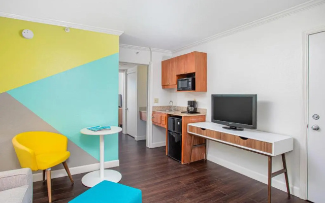 Quadruple Suite with partial ocean view